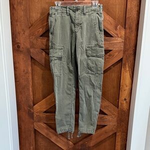 Women’s American Eagle Outfitters Cargo Pants Size 28/30 Smoke free home